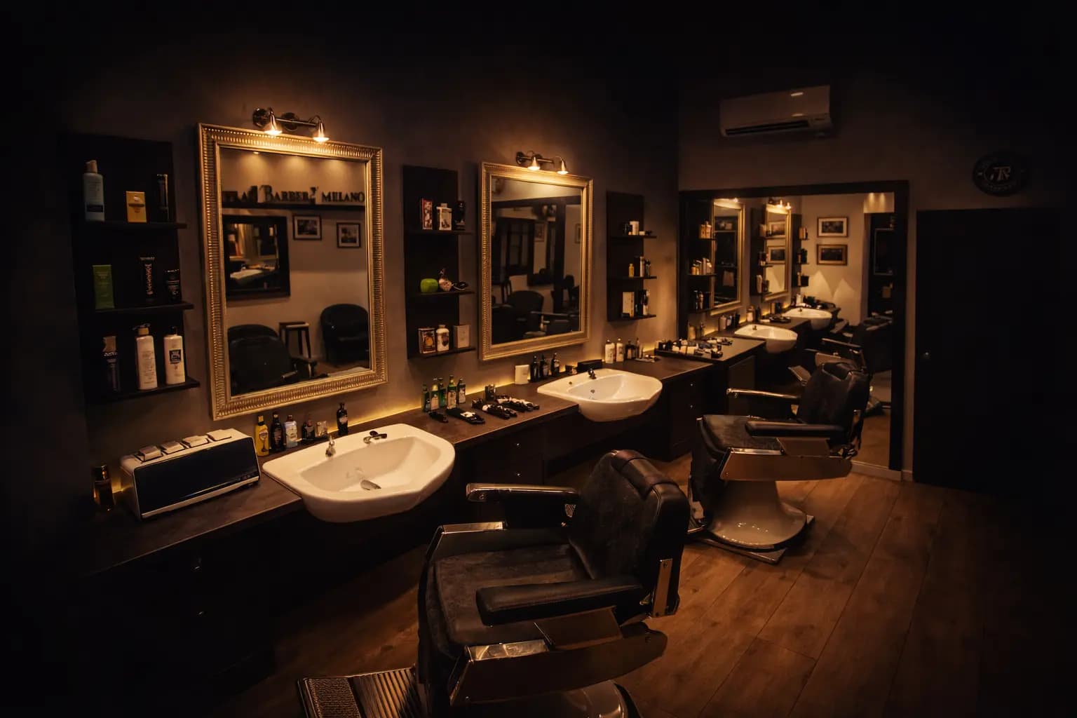 Vlad Barber Milano - interno del salone